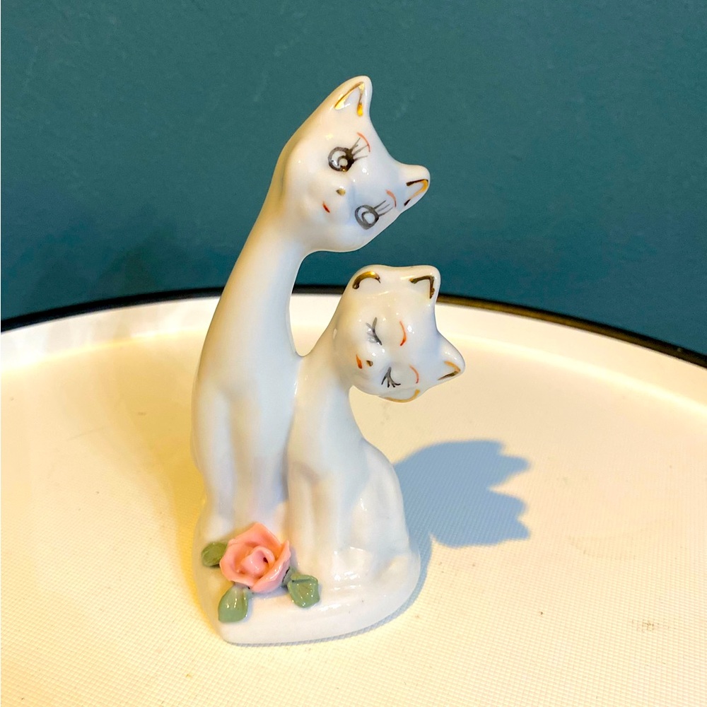 Vintage White Long Neck Cats Figurine With Gold Trim And Pink Rose KITSCHY